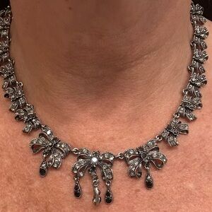 Elegant Silver Women's necklace and bracelet set